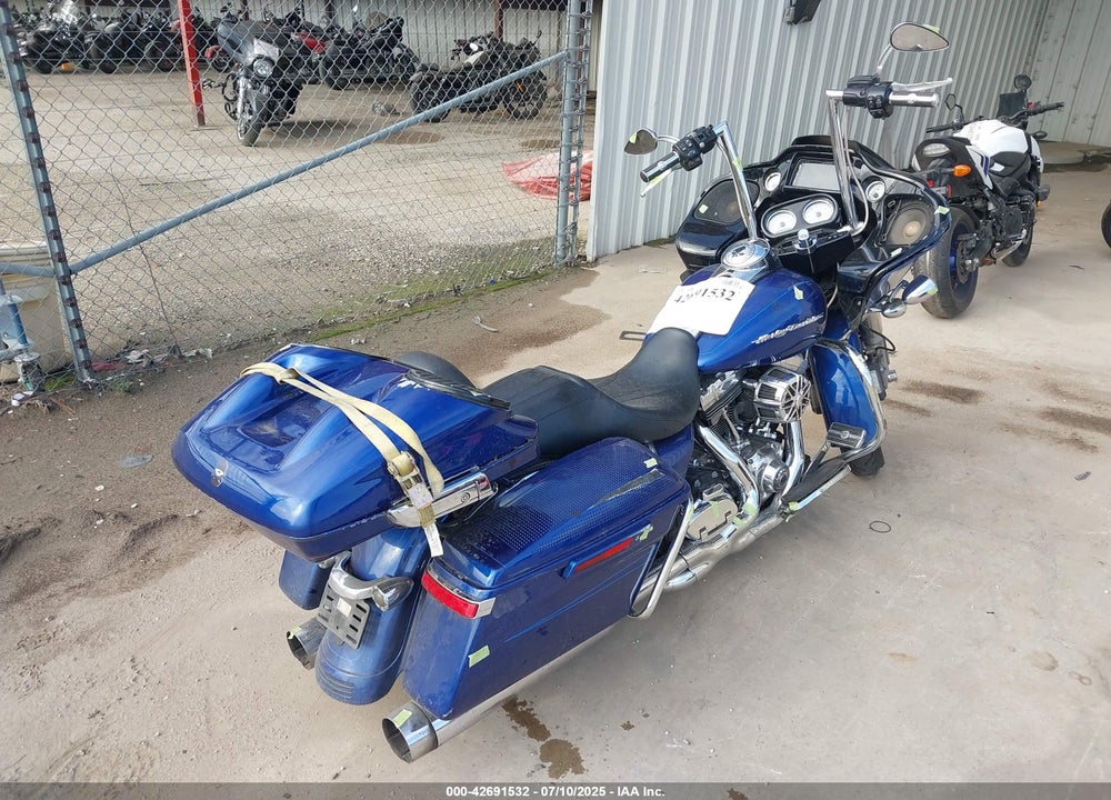 2015 HARLEY-DAVIDSON FLTRXS ROAD GLIDE SPECIAL VIN: 1HD1KTM19FB677823