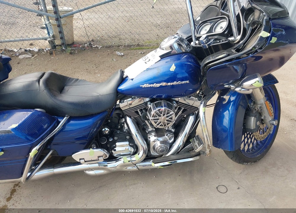 2015 HARLEY-DAVIDSON FLTRXS ROAD GLIDE SPECIAL VIN: 1HD1KTM19FB677823