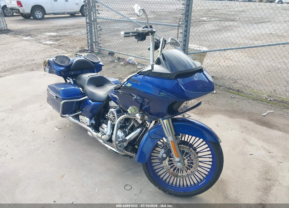 2015 HARLEY-DAVIDSON FLTRXS ROAD GLIDE SPECIAL VIN: 1HD1KTM19FB677823