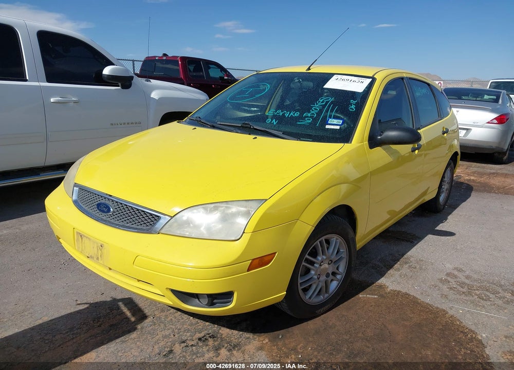 2005 FORD FOCUS ZX5 VIN: 3FAFP37NX5R125657