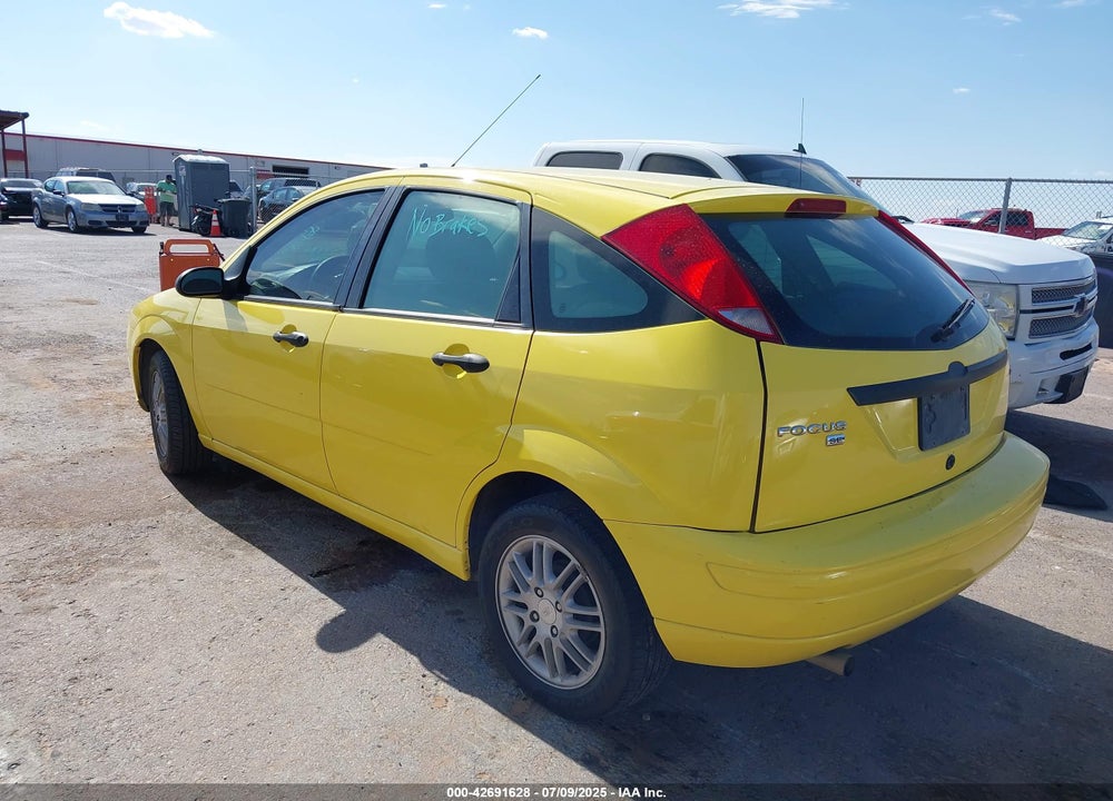 2005 FORD FOCUS ZX5 VIN: 3FAFP37NX5R125657