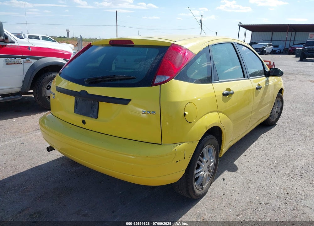 2005 FORD FOCUS ZX5 VIN: 3FAFP37NX5R125657