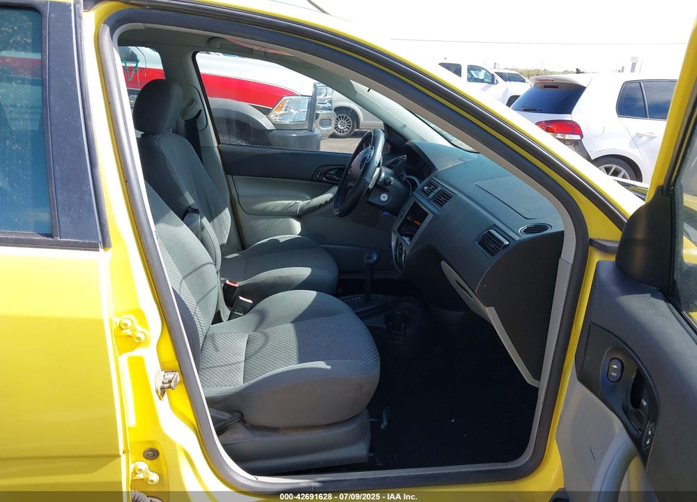 2005 FORD FOCUS ZX5 VIN: 3FAFP37NX5R125657