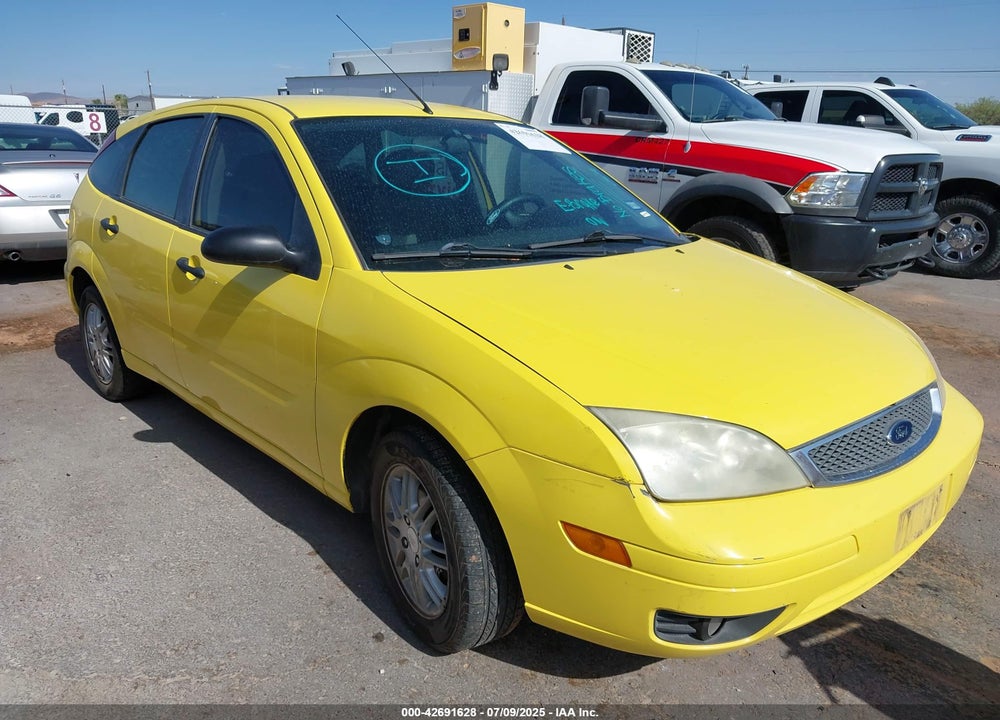 2005 FORD FOCUS ZX5 VIN: 3FAFP37NX5R125657