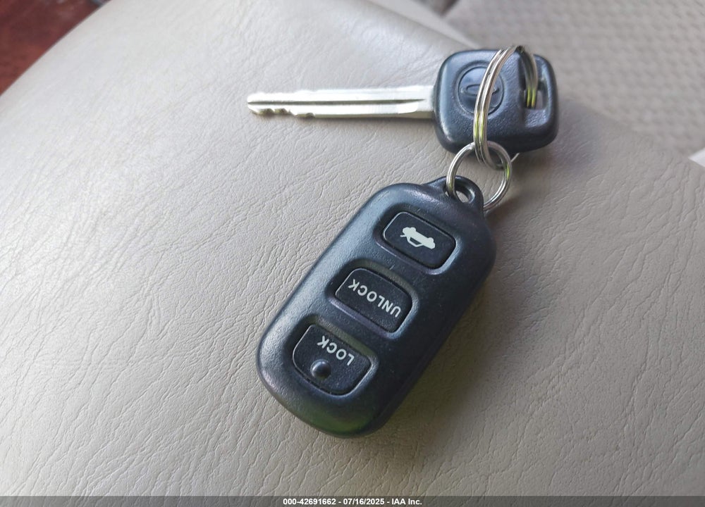 2003 TOYOTA CAMRY LE VIN: 4T1BE32KX3U143055