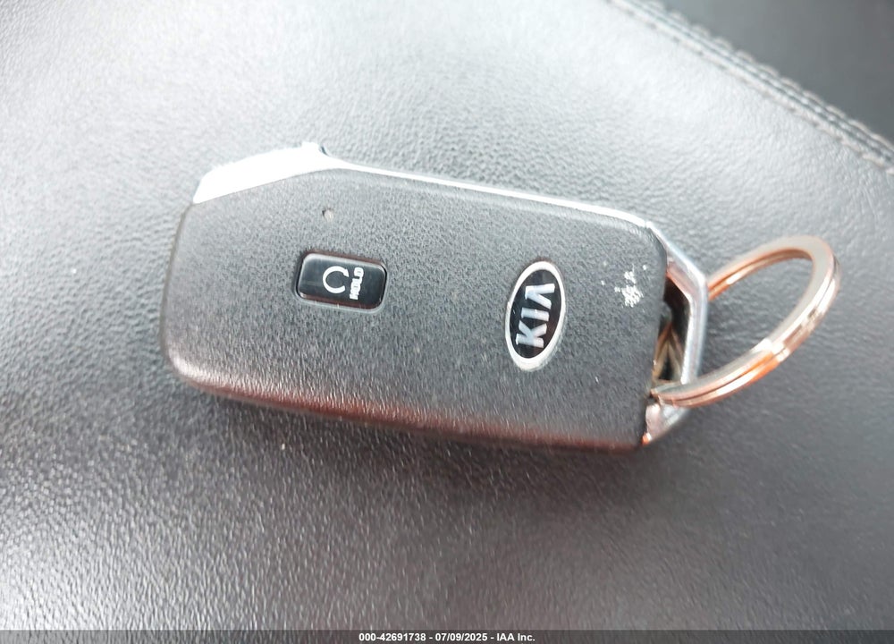 2021 KIA SORENTO VIN: 5XYRLDLC3MG018326