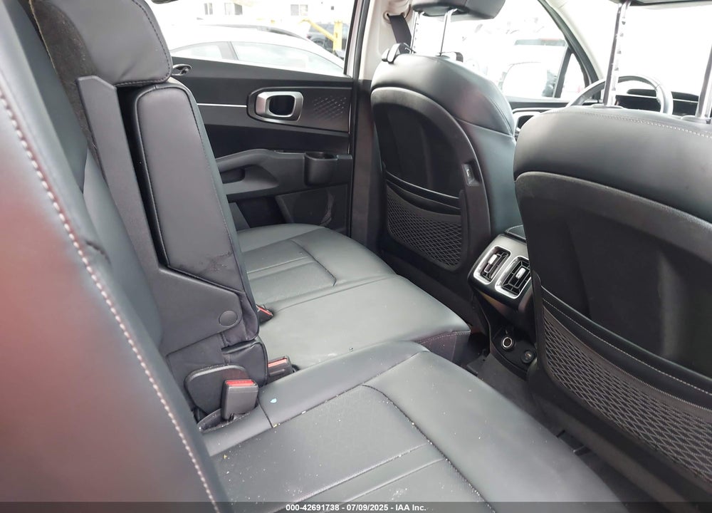 2021 KIA SORENTO VIN: 5XYRLDLC3MG018326