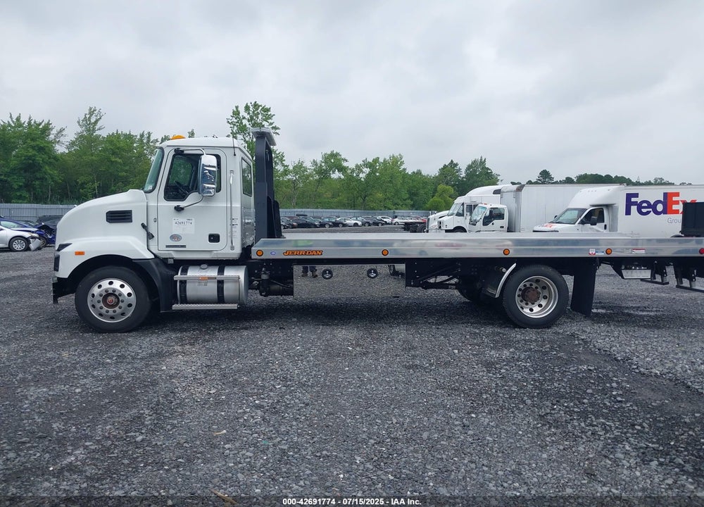 2024 MACK MD VIN: 1M2MDBAA9RS012007