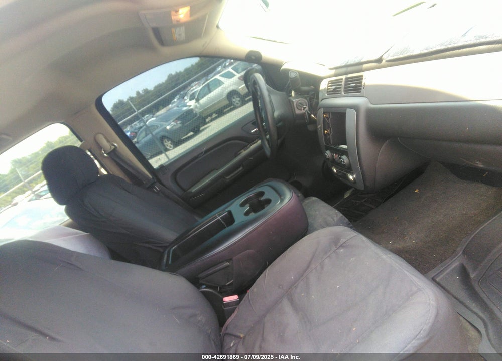 2009 CHEVROLET TAHOE VIN: 1GNEC03099R175193