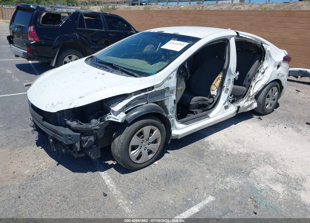 2016 HYUNDAI ELANTRA VIN: 5NPDH4AE7GH770494