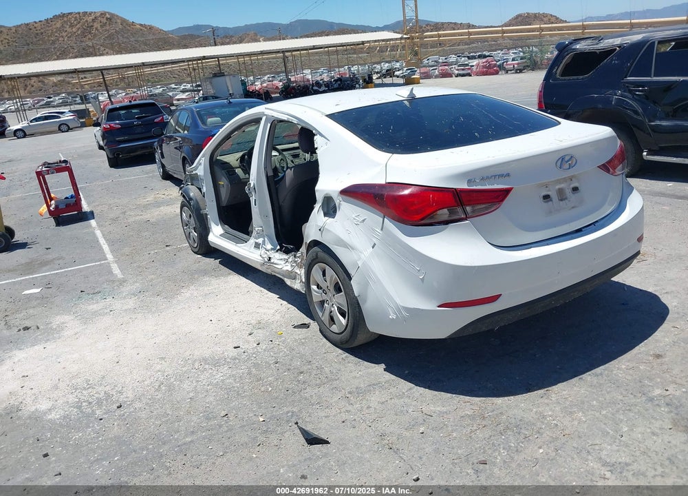 2016 HYUNDAI ELANTRA VIN: 5NPDH4AE7GH770494