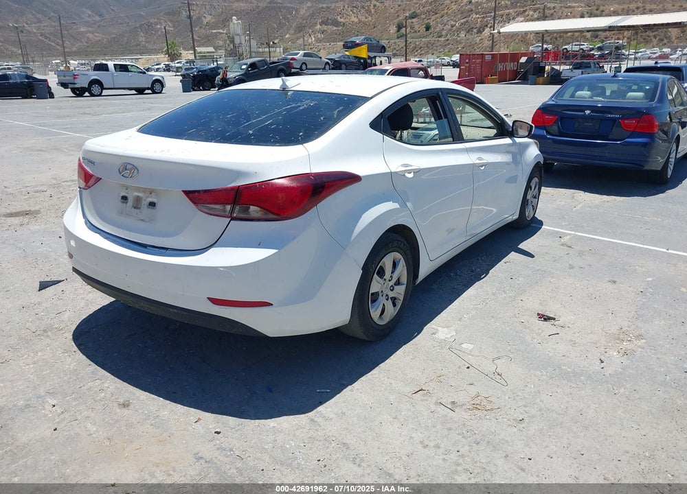 2016 HYUNDAI ELANTRA VIN: 5NPDH4AE7GH770494