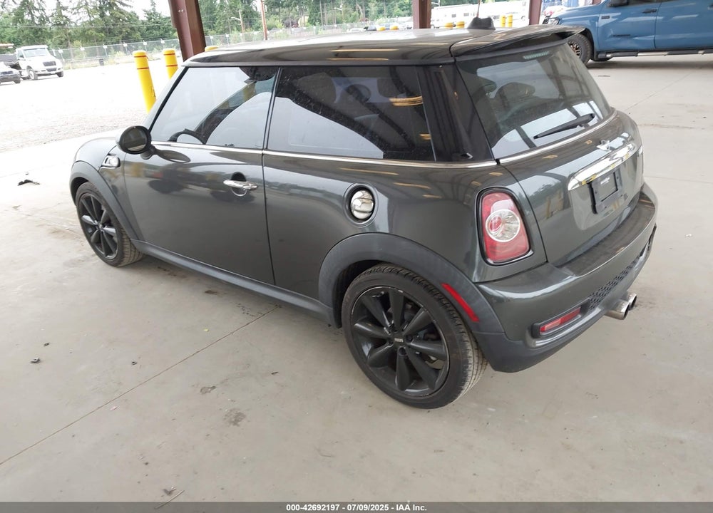 2012 MINI COOPER S VIN: WMWSV3C52CTY19580