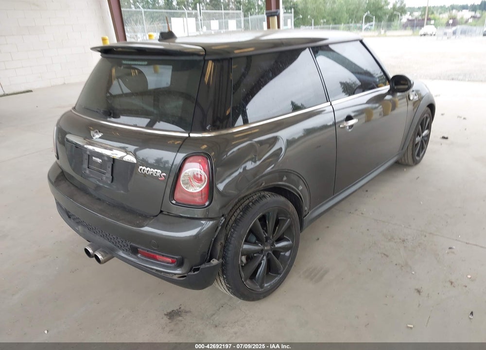2012 MINI COOPER S VIN: WMWSV3C52CTY19580
