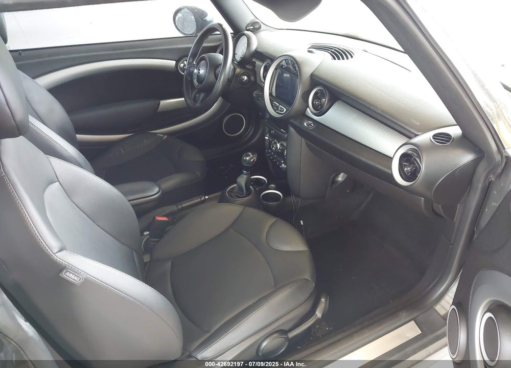 2012 MINI COOPER S VIN: WMWSV3C52CTY19580