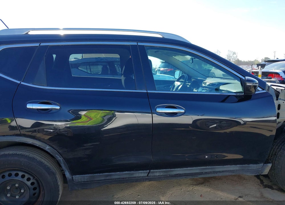 2016 NISSAN ROGUE VIN: 5N1AT2MN6GC801582