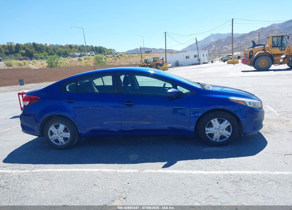 2017 KIA FORTE VIN: 3KPFL4A78HE030208