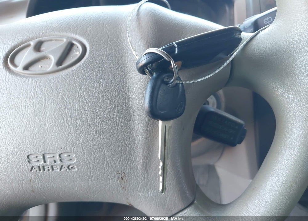 2005 HYUNDAI TUCSON GL VIN: KM8JM12B05U165149