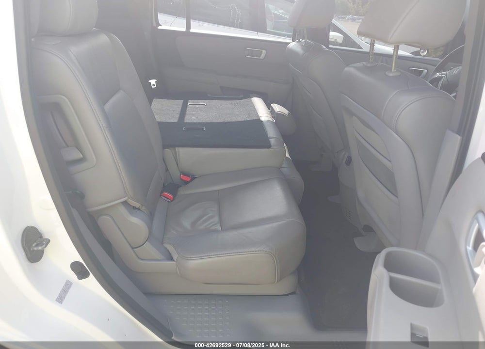 2011 HONDA PILOT VIN: 5FNYF3H76BB005275