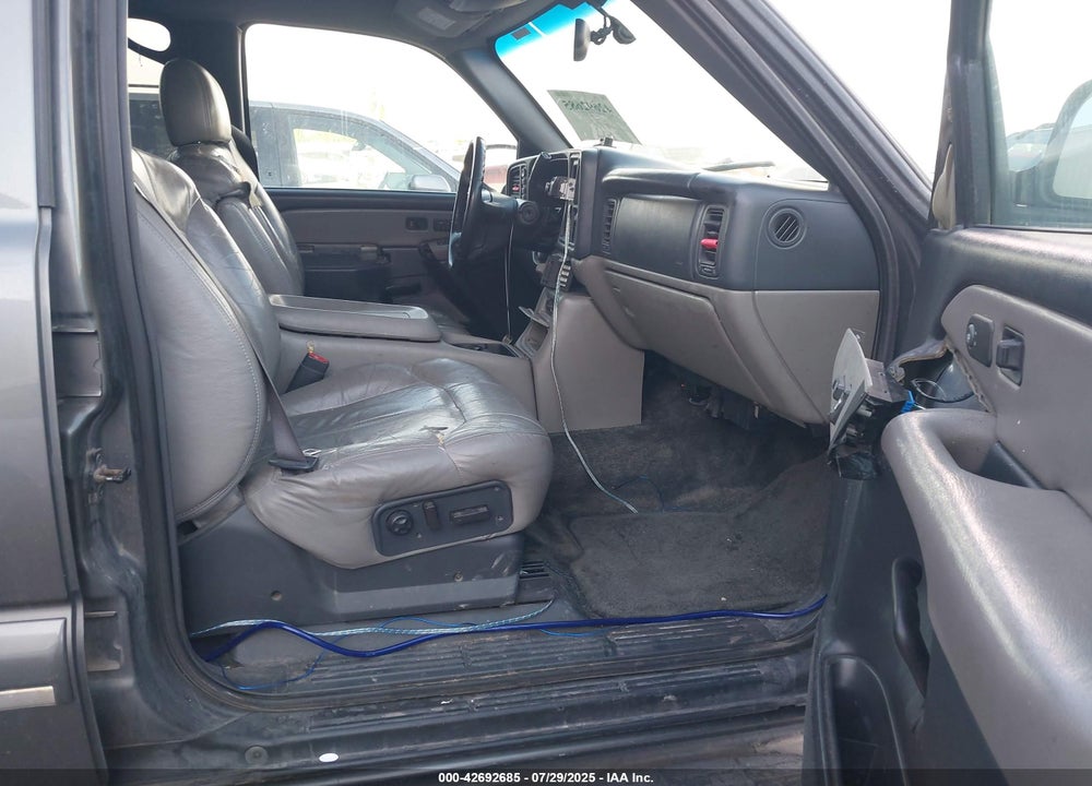 2001 CHEVROLET SUBURBAN 1500 VIN: 3GNFK16T51G255291