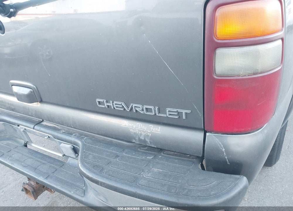 2001 CHEVROLET SUBURBAN 1500 VIN: 3GNFK16T51G255291