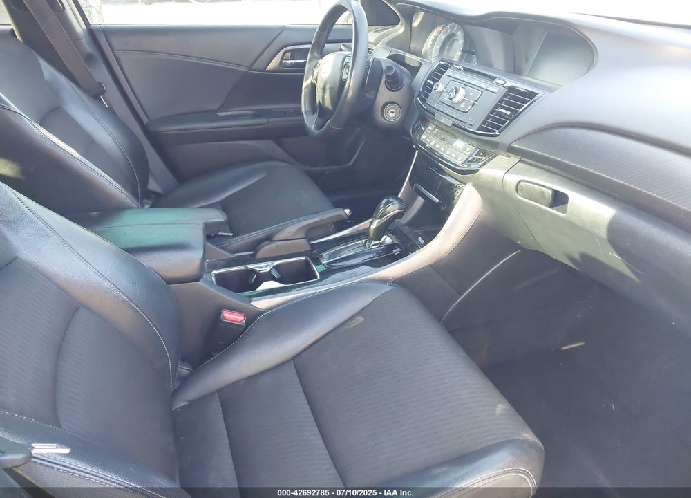 2016 HONDA ACCORD VIN: 1HGCR2F58GA155905