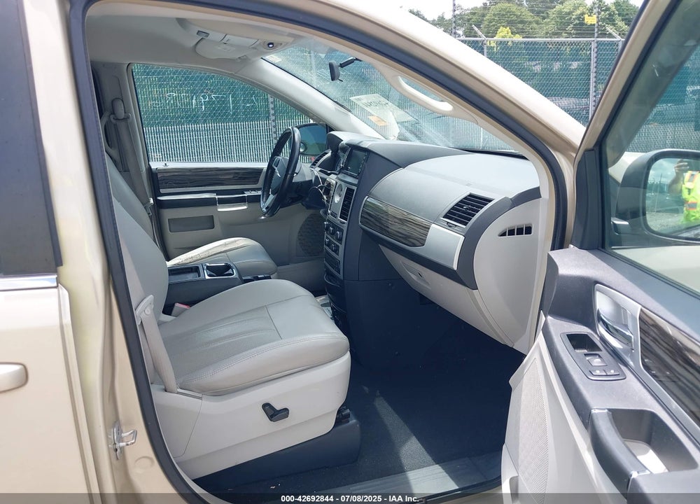 2010 CHRYSLER TOWN & COUNTRY TOURING VIN: 2A4RR5D15AR298897