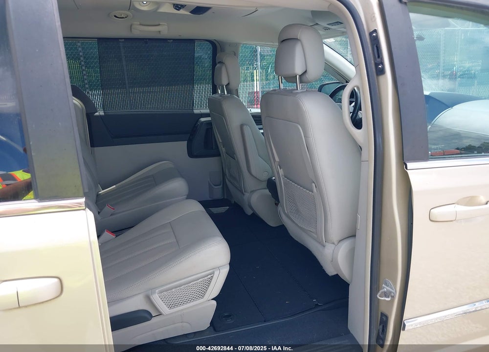 2010 CHRYSLER TOWN & COUNTRY TOURING VIN: 2A4RR5D15AR298897