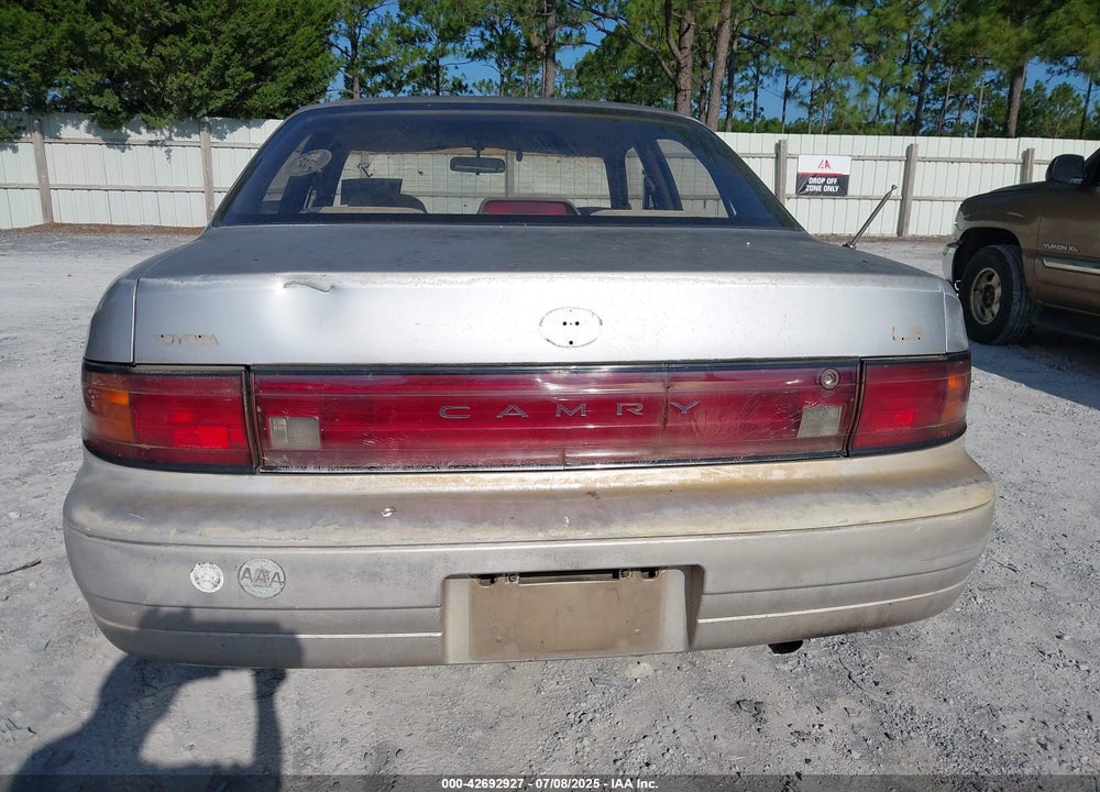 1994 TOYOTA CAMRY LE VIN: JT2SK12E4R0209720