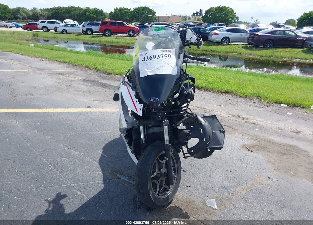 2021 KYMCO USA INC X-TOWN 300 VIN: LC2W1M245MC100109