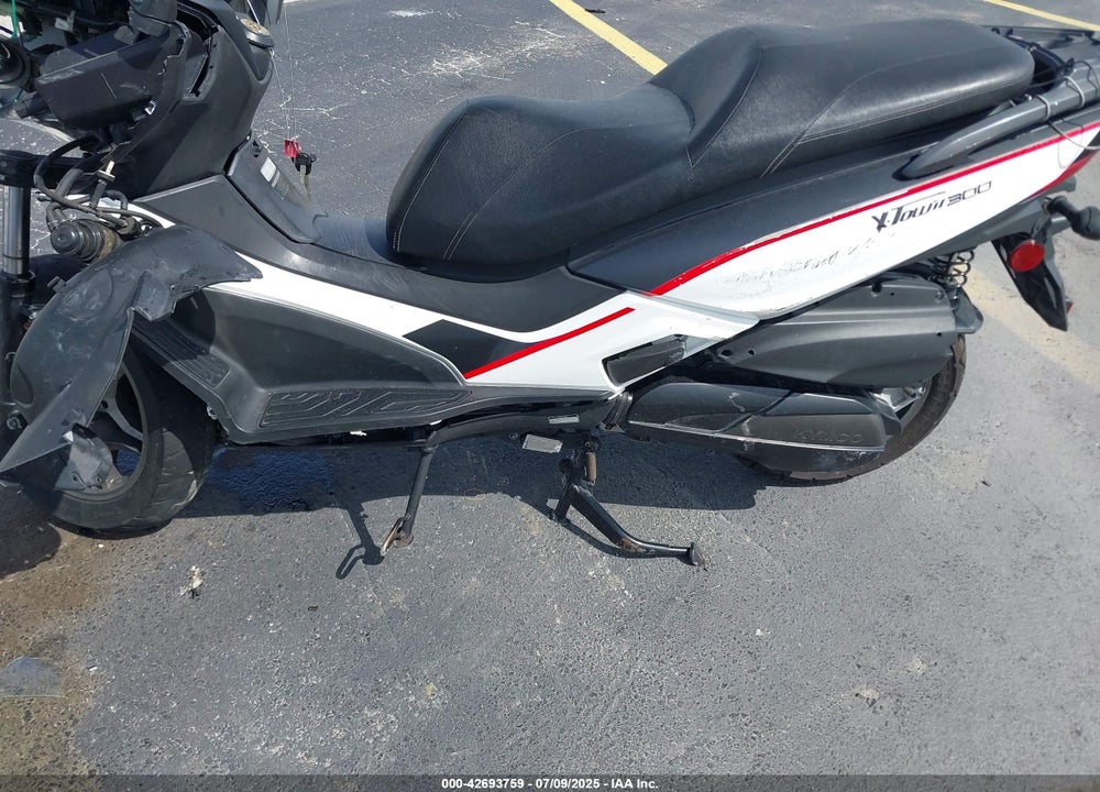 2021 KYMCO USA INC X-TOWN 300 VIN: LC2W1M245MC100109