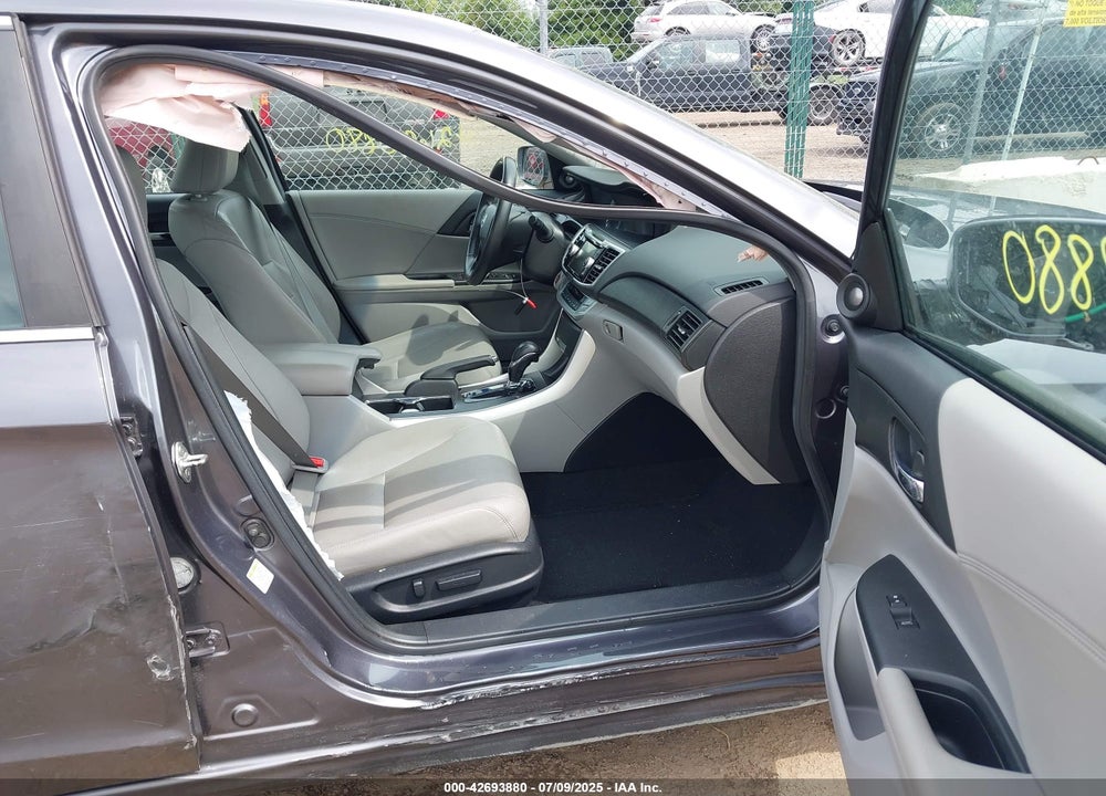 2013 HONDA ACCORD VIN: 1HGCR2F8XDA044083