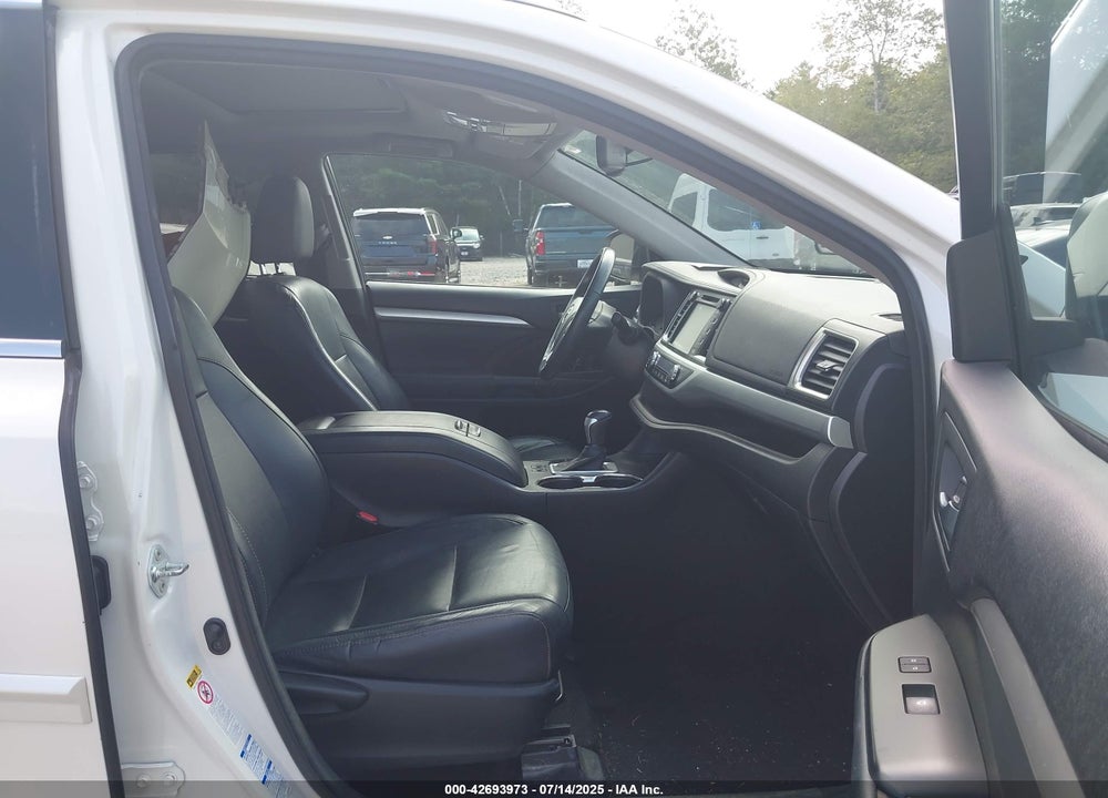 2015 TOYOTA HIGHLANDER XLE V6 VIN: 5TDJKRFH0FS173135