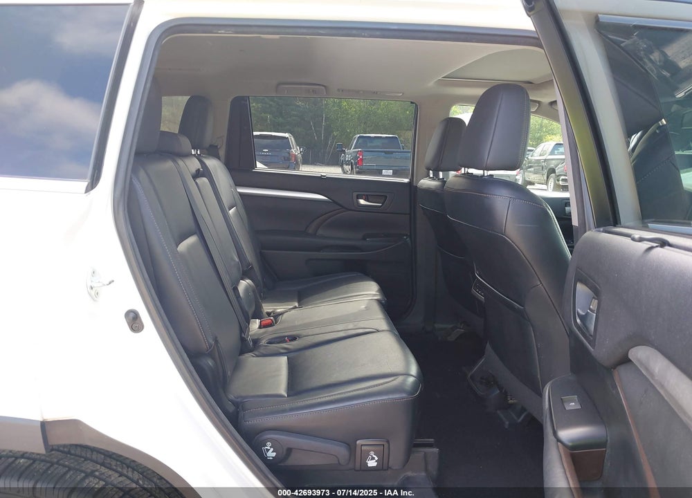 2015 TOYOTA HIGHLANDER XLE V6 VIN: 5TDJKRFH0FS173135