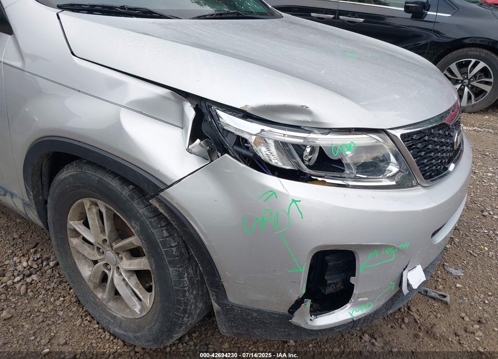 2014 KIA SORENTO LX VIN: 5XYKT3A68EG487342