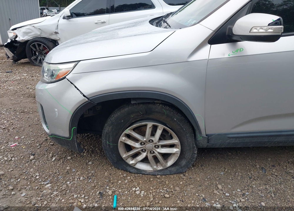 2014 KIA SORENTO LX VIN: 5XYKT3A68EG487342