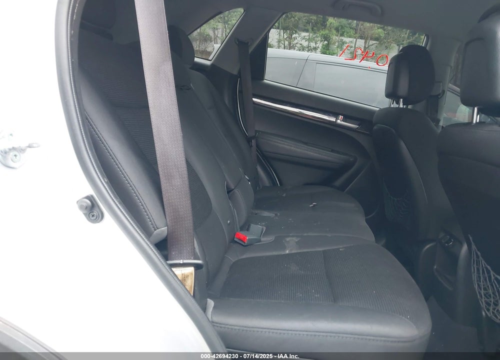 2014 KIA SORENTO LX VIN: 5XYKT3A68EG487342