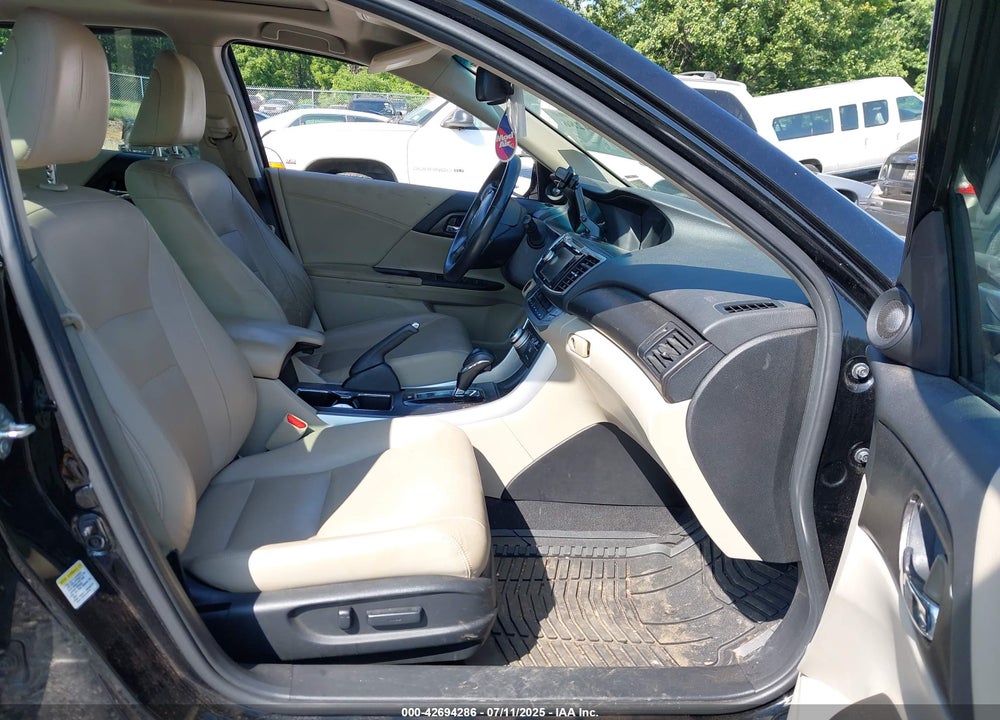 2015 HONDA ACCORD VIN: 1HGCR6F74FA005541