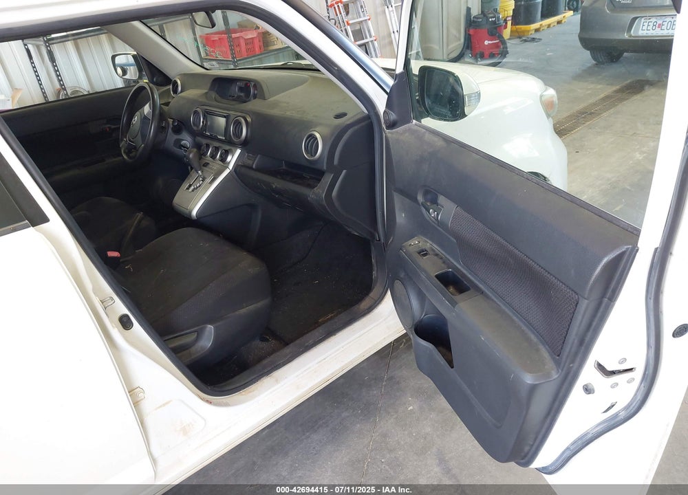 2009 SCION XB VIN: JTLKE50E591077672