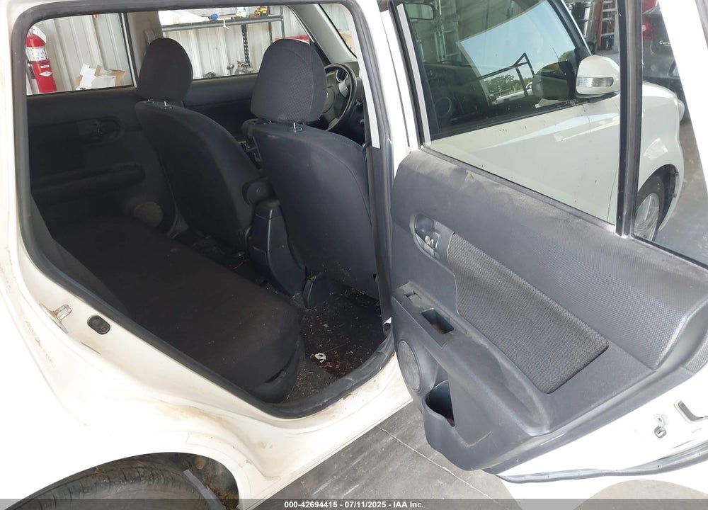 2009 SCION XB VIN: JTLKE50E591077672