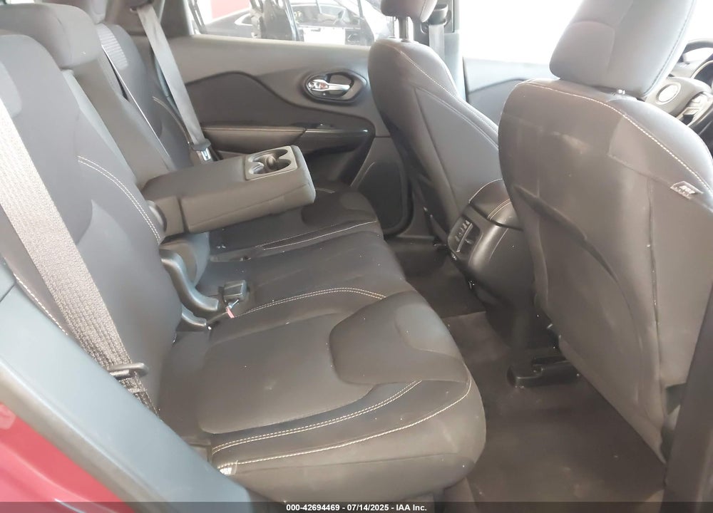 2017 JEEP CHEROKEE VIN: 1C4PJLCB8HW560464
