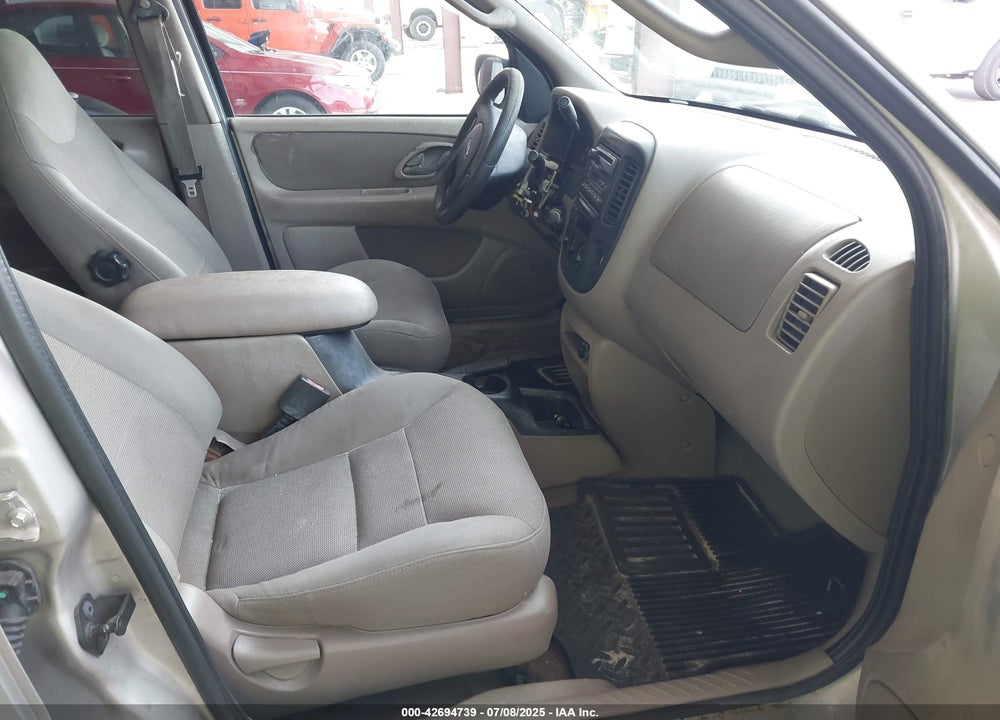 2001 FORD ESCAPE XLT VIN: 1FMYU03111KF57142
