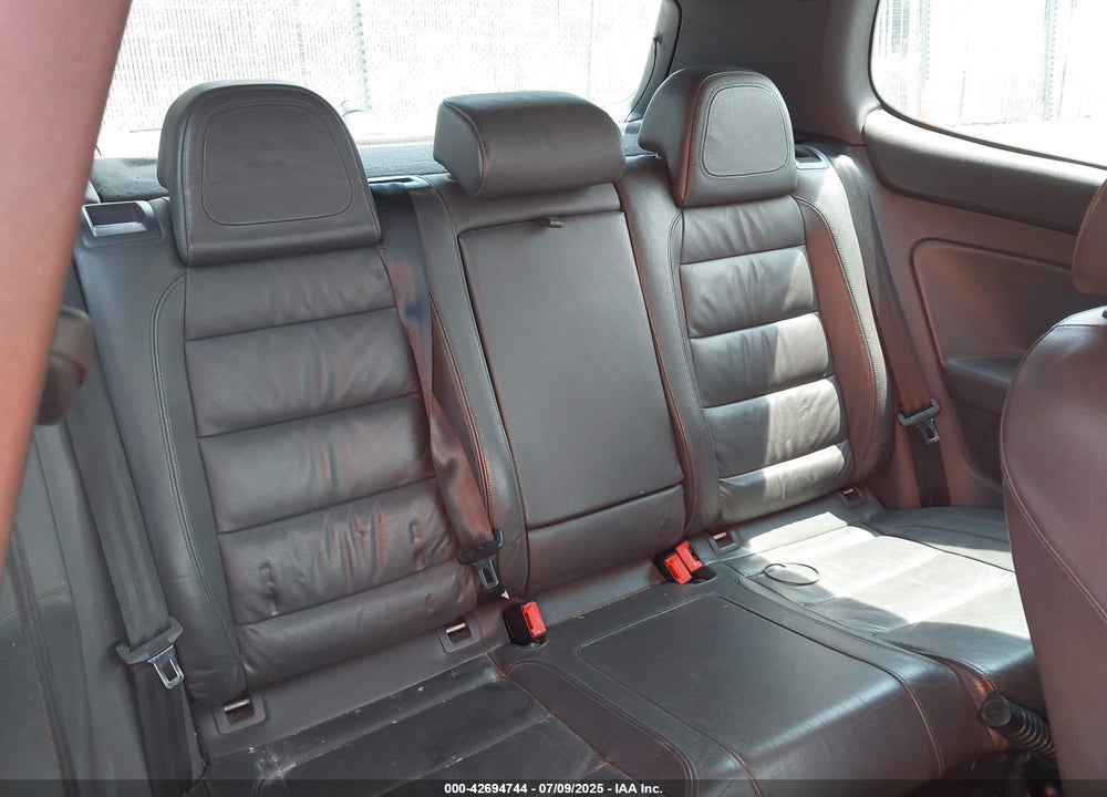 2008 VOLKSWAGEN R32 VIN: WVWKC71K08W059941