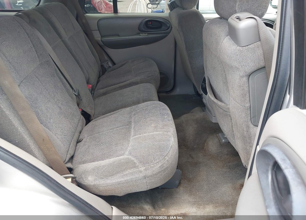 2004 CHEVROLET TRAILBLAZER LS VIN: 1GNDT13S942135507