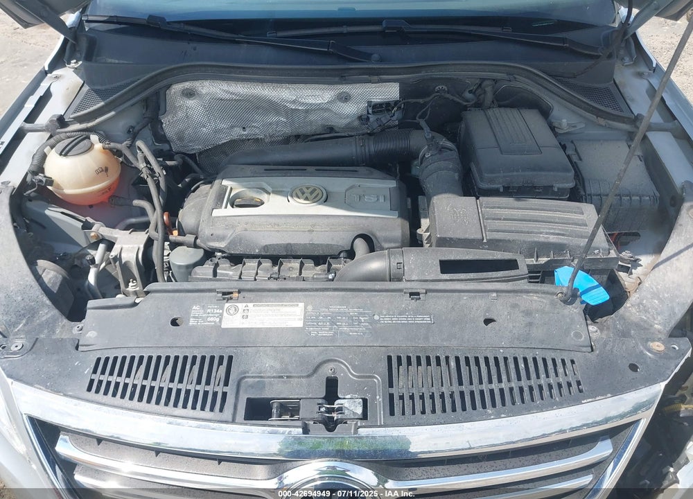 2011 VOLKSWAGEN TIGUAN VIN: WVGBV7AX8BW512471