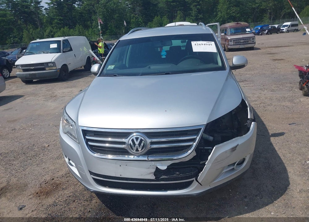 2011 VOLKSWAGEN TIGUAN VIN: WVGBV7AX8BW512471