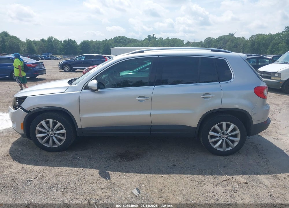 2011 VOLKSWAGEN TIGUAN VIN: WVGBV7AX8BW512471