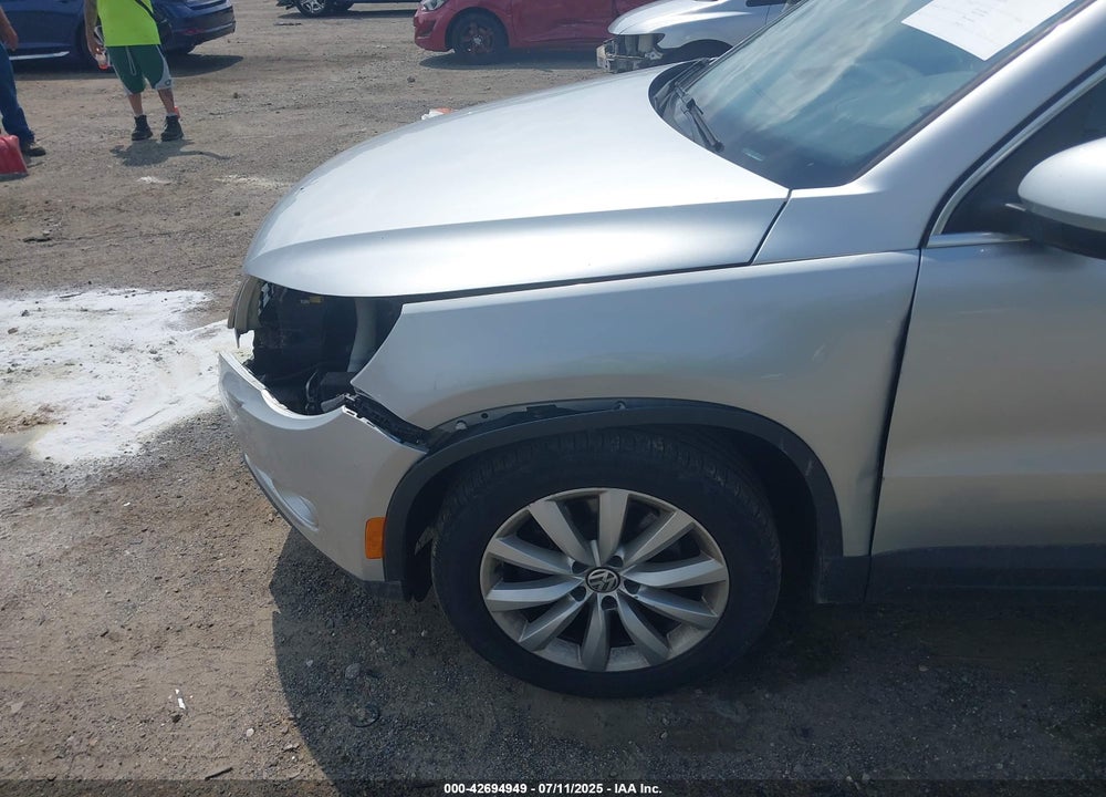 2011 VOLKSWAGEN TIGUAN VIN: WVGBV7AX8BW512471