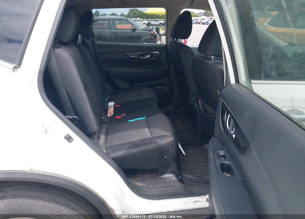 2017 NISSAN ROGUE SV VIN: KNMAT2MV5HP565974