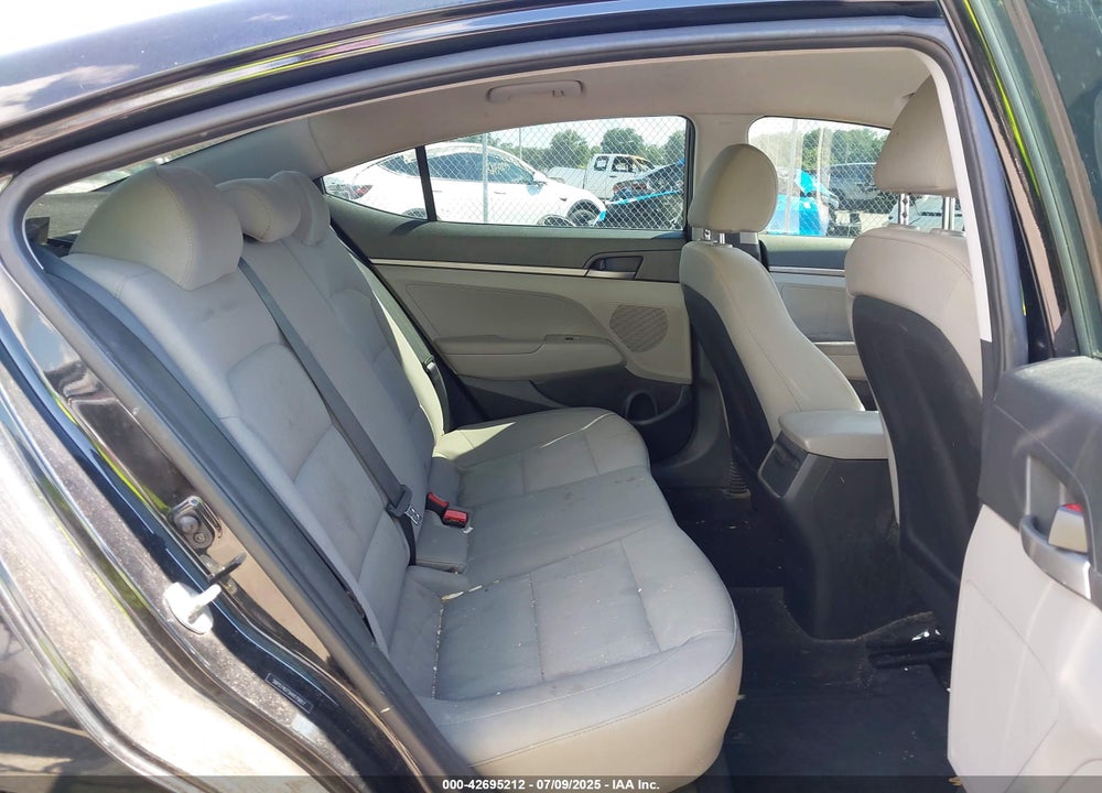 2017 HYUNDAI ELANTRA VIN: 5NPD74LF5HH179817